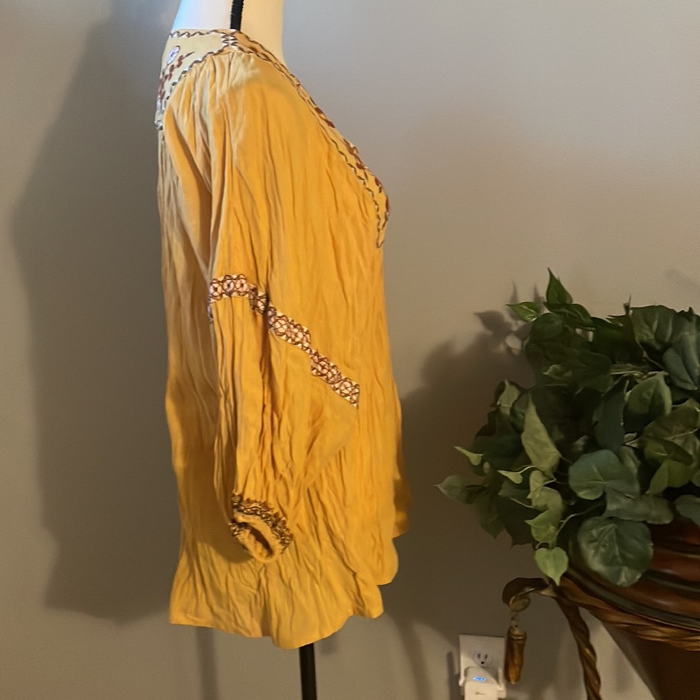 MAX STUDIO EMBROIDERY PEASANT STYLE BLOUSE. - Picture 6 of 9